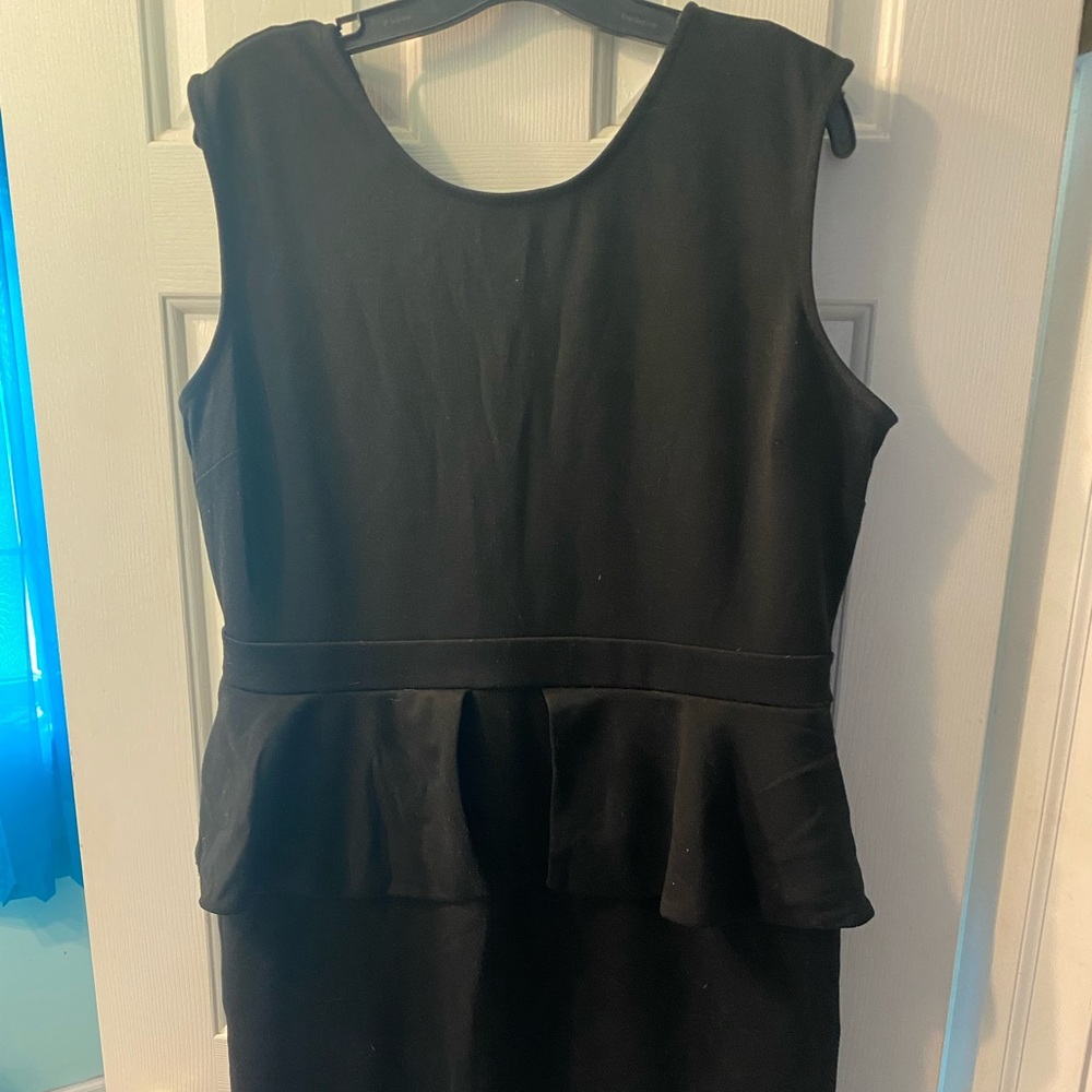 Black Peplum Sleeveless Stretch-knit Dress